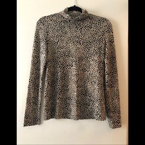 Long sleeve turtleneck.